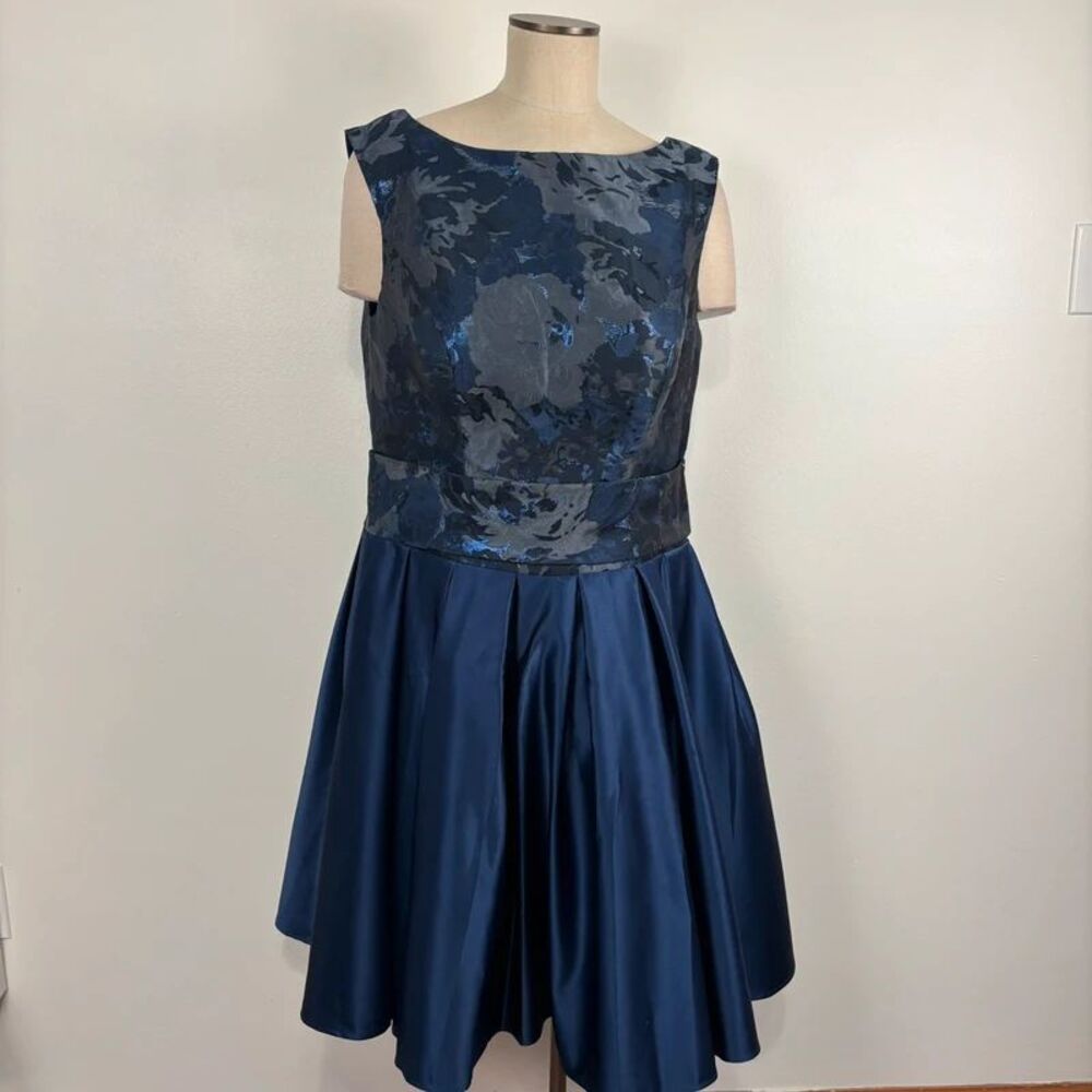 Elegant Blue Metallic Jacquard Sleeveless XL Prom Cocktail Dress